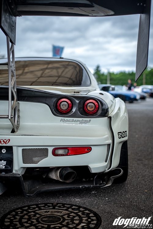 White Mazda RX-7 with large rear spoiler