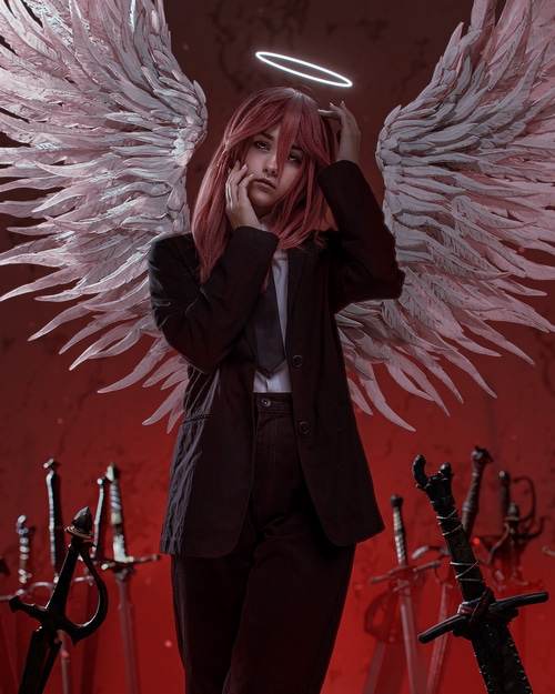 Makima with wings and swords