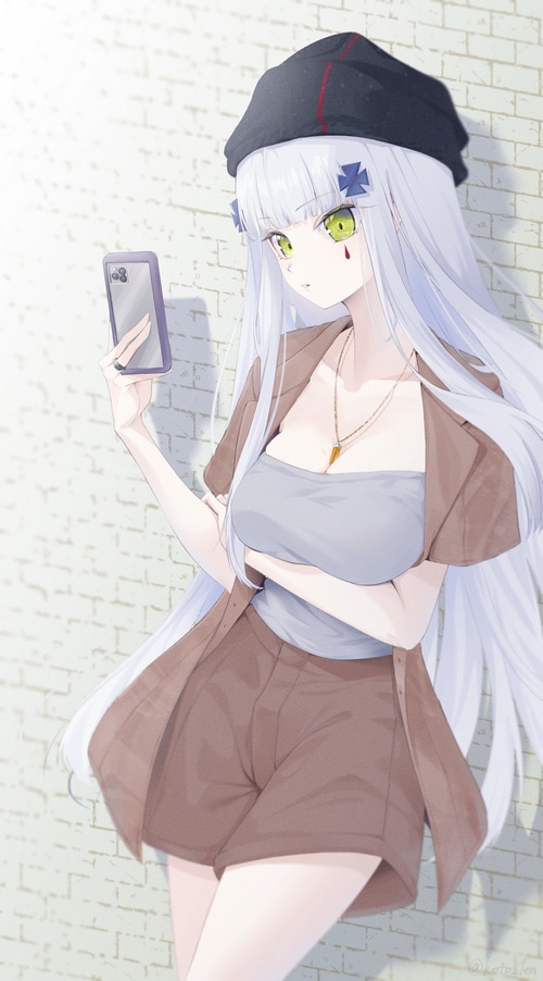 HK416 from Girls Frontline holding a phone