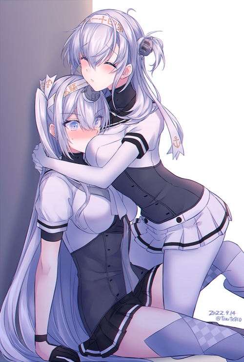 Suzutsuki and Fuyutsuki hugging