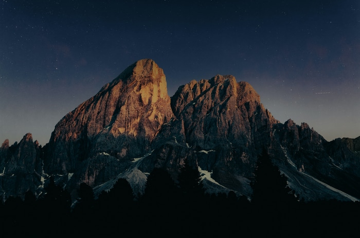 4K Mountain Landscape at Dusk