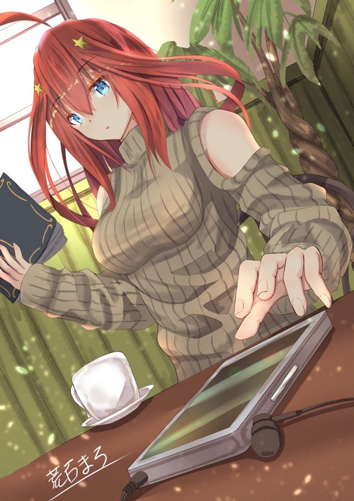 Nakano Itsuki from 5-toubun no Hanayome reading a book