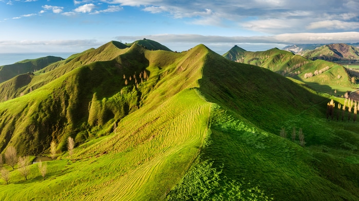 4K New Zealand Rolling Green Mountains Landscape