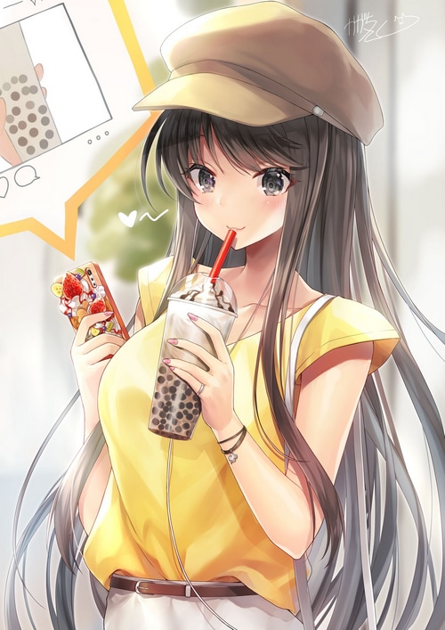 Kagachi Saku drinks bubble tea and holds a phone