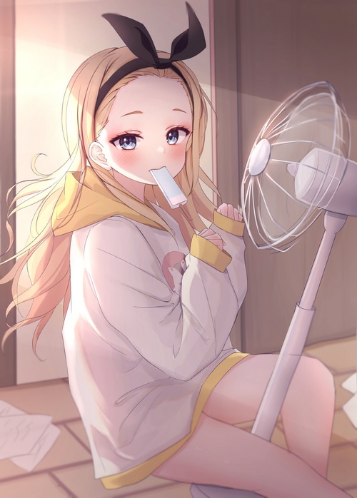 Kurumi eating a popsicle in front of a fan
