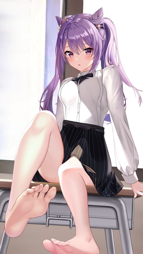 Keqing from Genshin Impact showing her feet