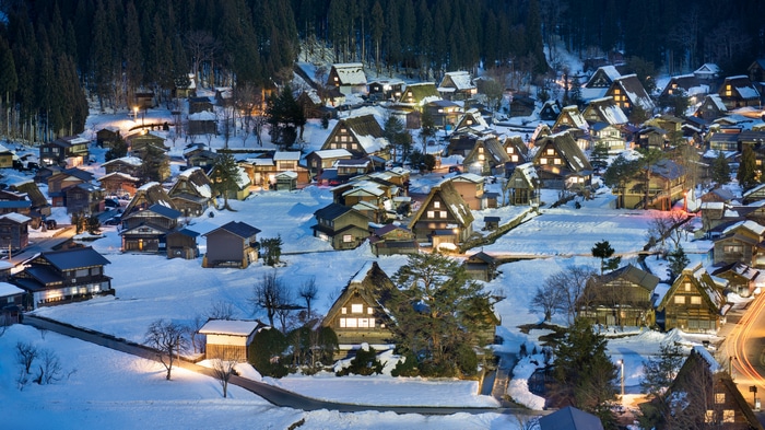 4K Shirakawago Village in Japan Covered in Snow