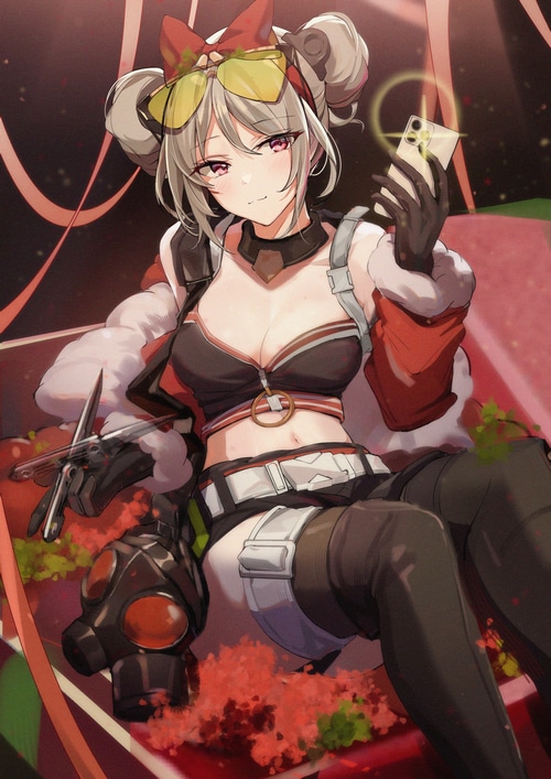 Girls Frontline P90 holding a phone and scissors