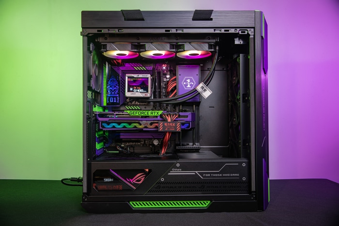 ASUS ROG EVA Unit 01 PC Build with RTX GPU