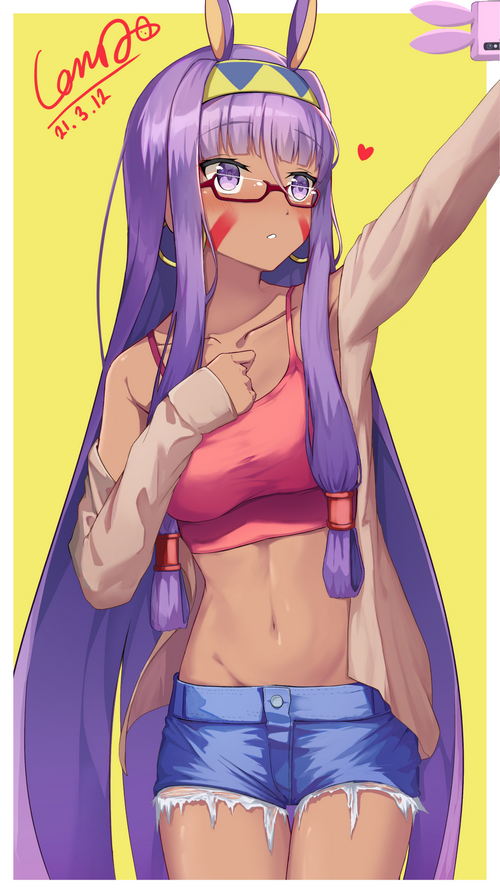 Nitocris from Fate/Grand Order taking a selfie