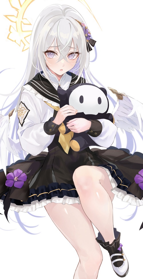 Shirasu Azusa from Blue Archive holding a plush toy