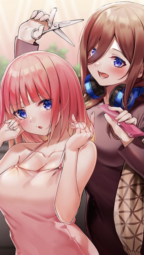 Nakano Miku and Nakano Nino from 5-toubun no Hanayome