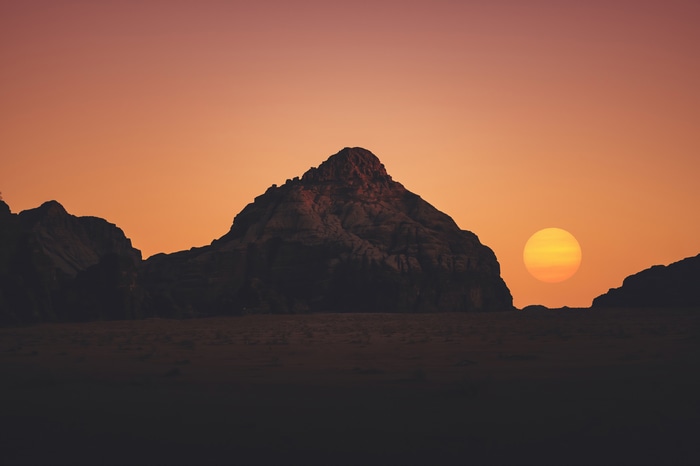 4K desert sunset over mountains