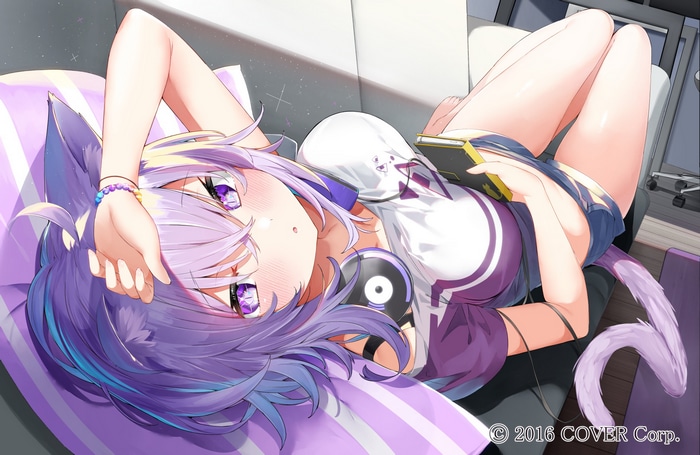 Nekomata Okayu lying on a couch with headphones