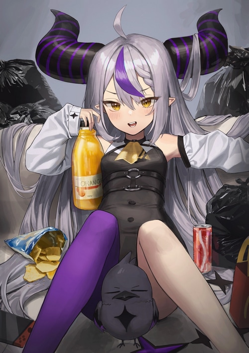 Laplus Darknesss with orange juice and snacks