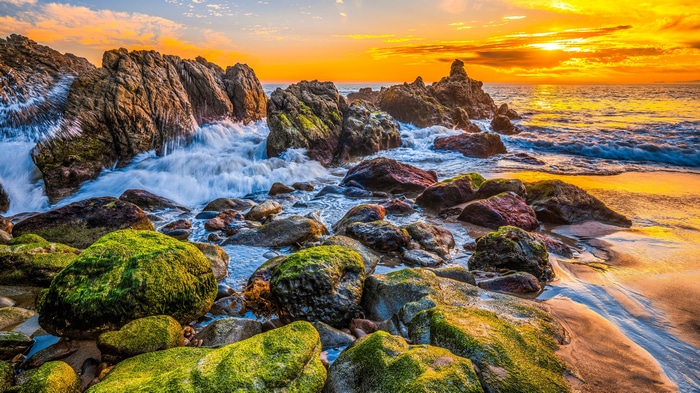 4K sunset over the sea coast of Malibu, California