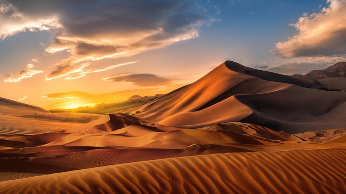 4K Desert Landscape at Sunset with Clouds