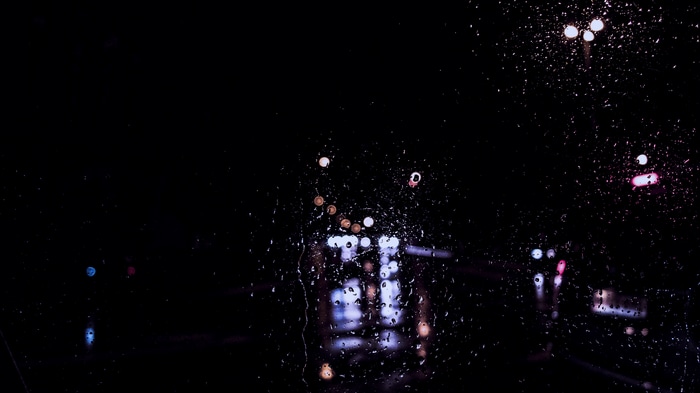 4K night rain water on glass by Sven Schlager