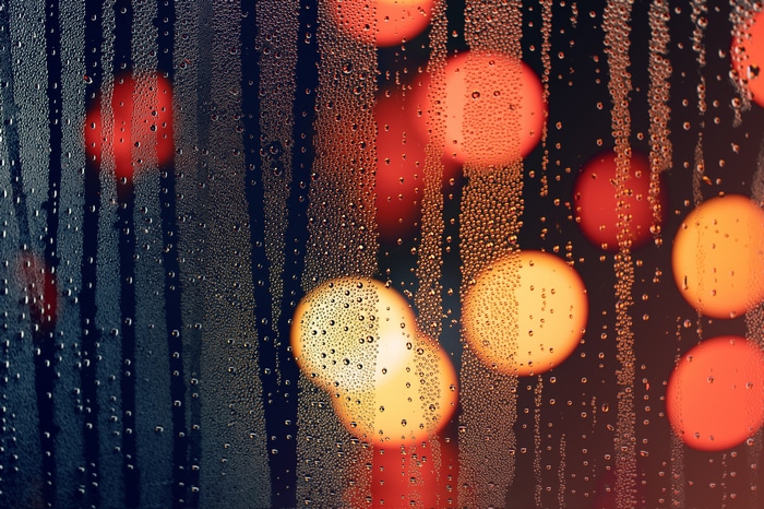 4K rain on window with bokeh lights
