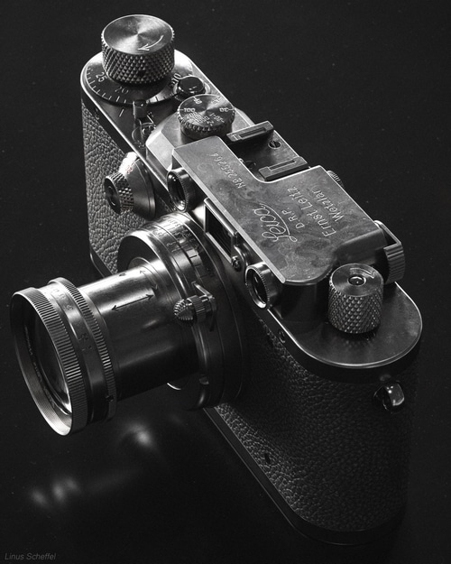 Leica camera with lens by Linus Scheffel
