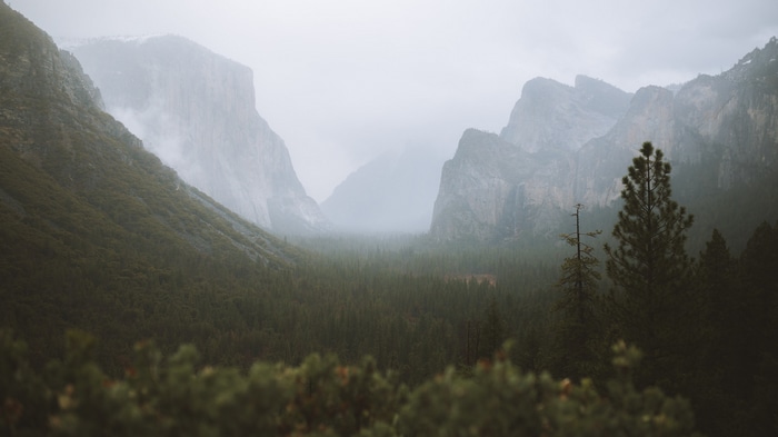 4K Yosemite National Park misty mountain landscape