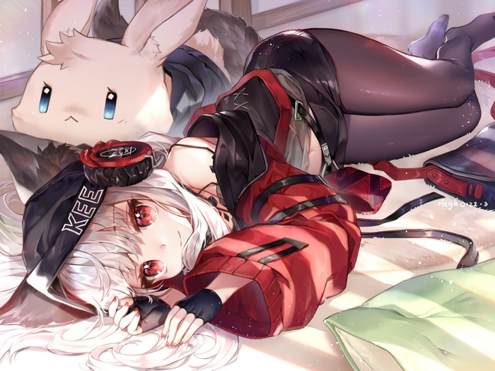 Frostleaf from Arknights with a bunny plush