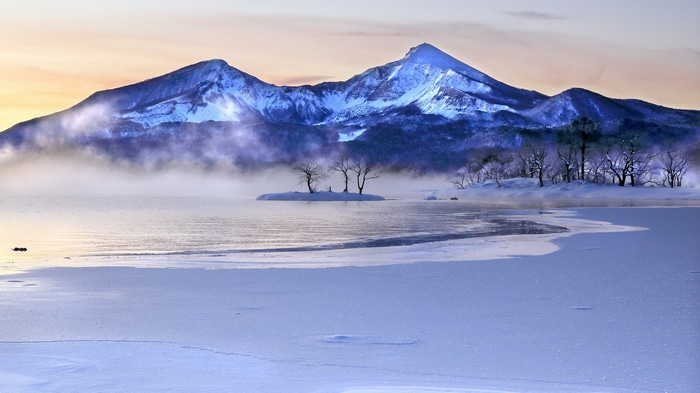 4K Winter Landscape with Snow-Capped Mountains and Frozen Lake