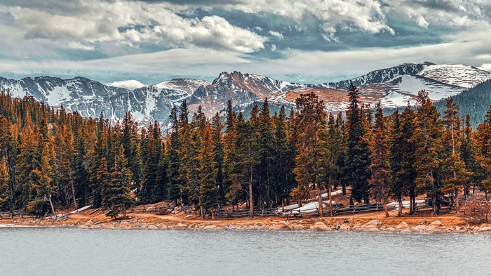 4K landscape of mountains and trees by a lake