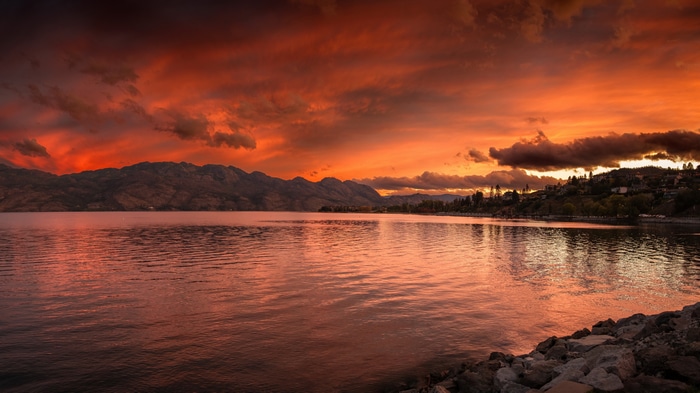 4K sunset over Lake Okanagan, British Columbia
