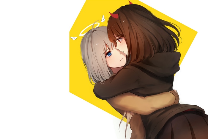 Two anime girls hugging, one with devil horns and one with a halo