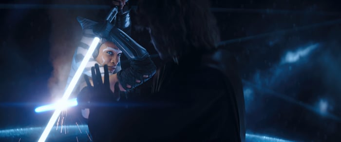 Ahsoka Tano and Anakin Skywalker duel with lightsabers