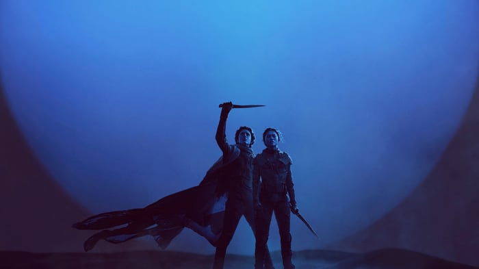Dune: Paul Atreides and Chani with knives