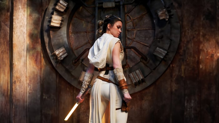 Rey Cosplay with Yellow Lightsaber