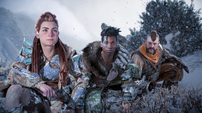 Horizon Forbidden West characters in snowy landscape
