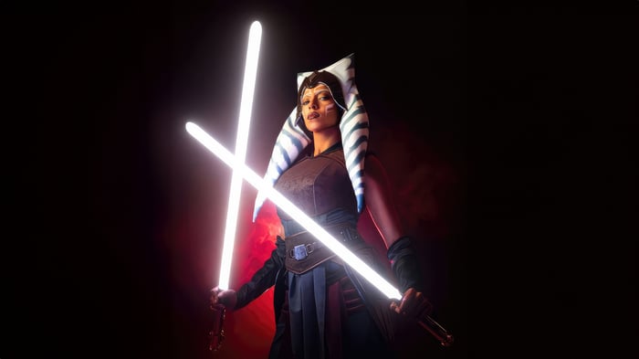 Star Wars Ahsoka Tano Cosplay with Lightsabers