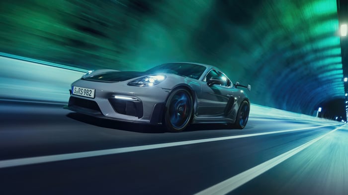 Porsche 718 Cayman GT4 RS in a Tunnel