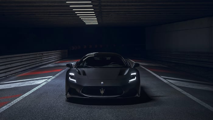 Maserati MC20 Notte Coupe in a Tunnel