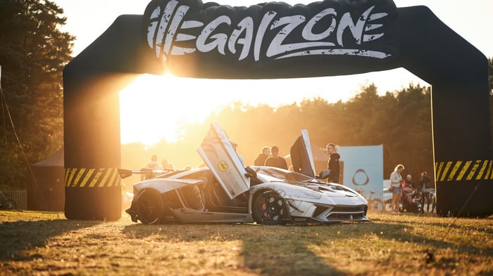 Lamborghini Aventador S Libertywalk under "MEGAZONE" arch