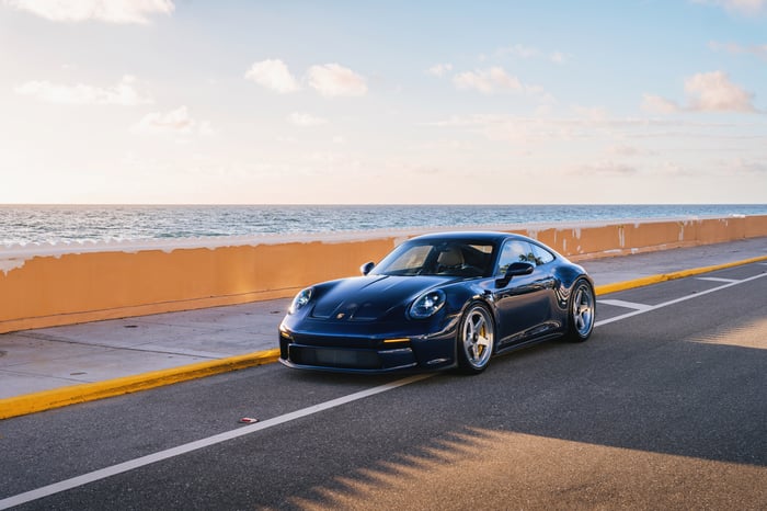 Porsche 911 Gt3 Touring Design Werks