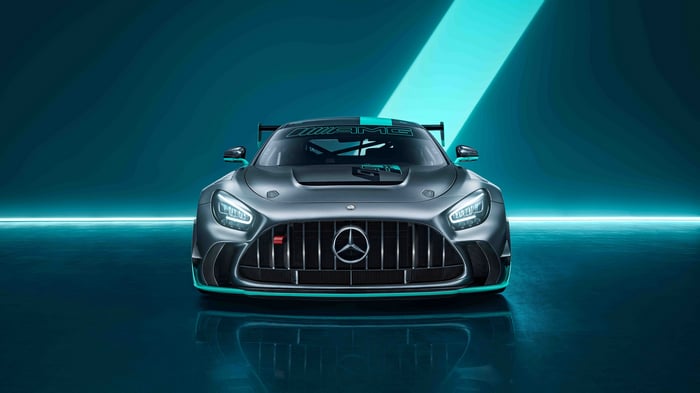 Mercedes-AMG GT2 Pro race car front view
