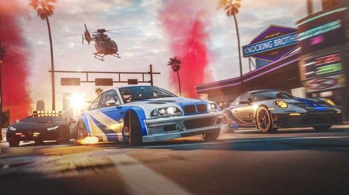 Need for Speed: Unbound cars in a street race