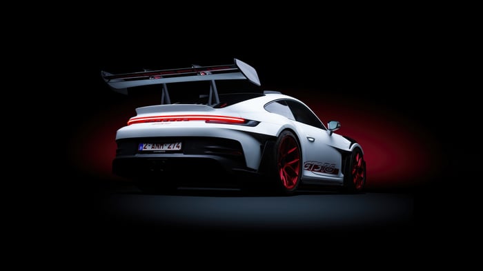 White Porsche 911 GT3 RS with red wheels