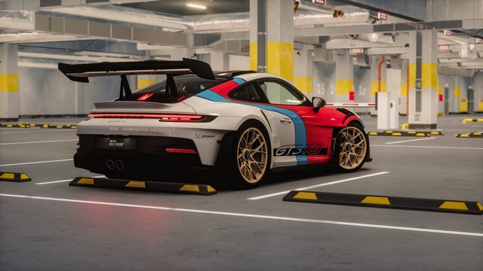 Porsche 911 GT3 RS in a parking garage