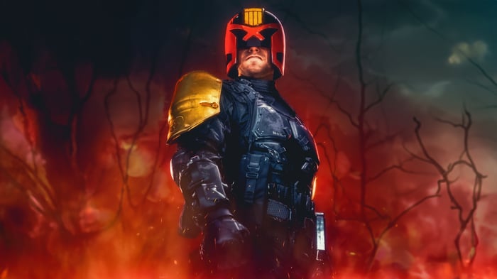 Judge Dredd in a fiery, post-apocalyptic setting