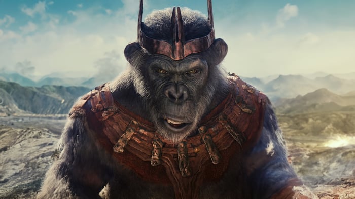 Kevin Durand in Kingdom of the Planet of the Apes
