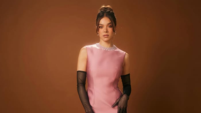 Hailee Steinfeld in a pink dress