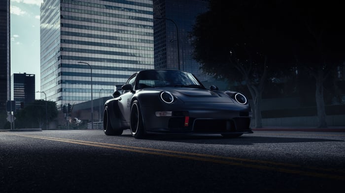 Guntherwerks Porsche Turbo Prototype in city