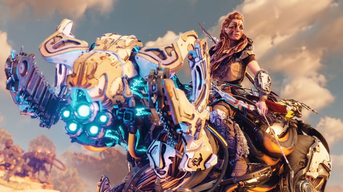 Aloy rides a mechanical creature in Horizon Forbidden West