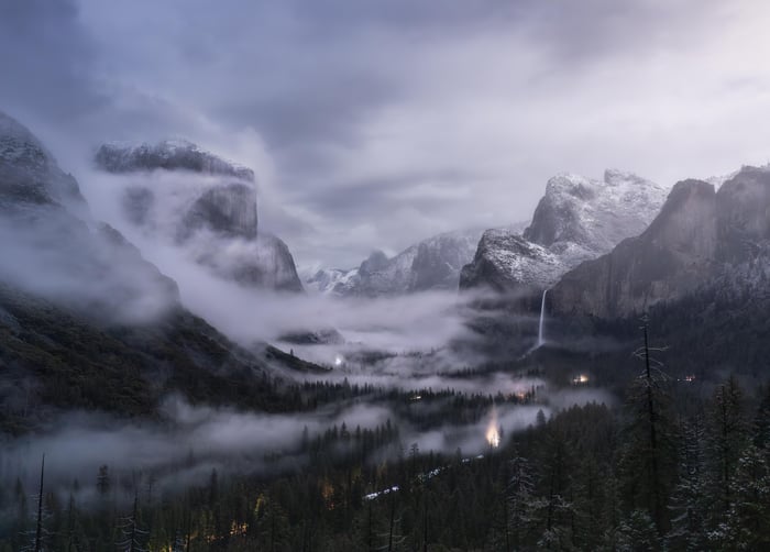 Tunnel View Yosemite Valley in Fog and Snow