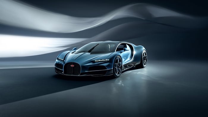 Bugatti Chiron side view
